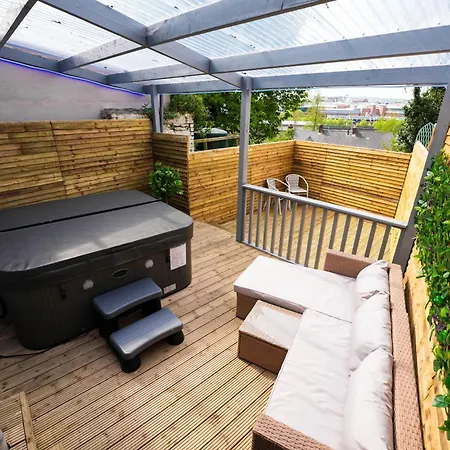 Luxury Hot Tub Retreat Derry City Exterior photo