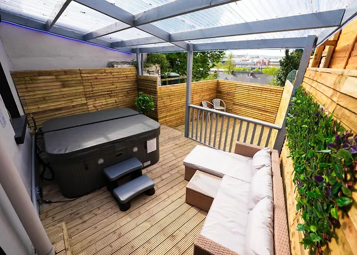 Luxury Hot Tub Retreat Derry City
