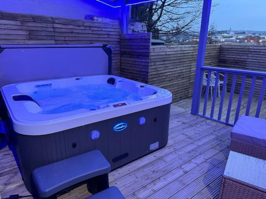 Luxury Hot Tub Retreat *