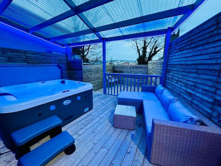 Luxury Hot Tub Retreat *