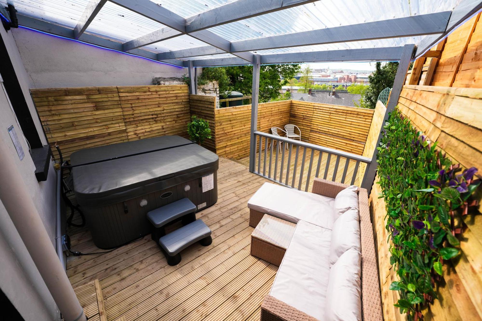 Luxury Hot Tub Retreat Londonderry